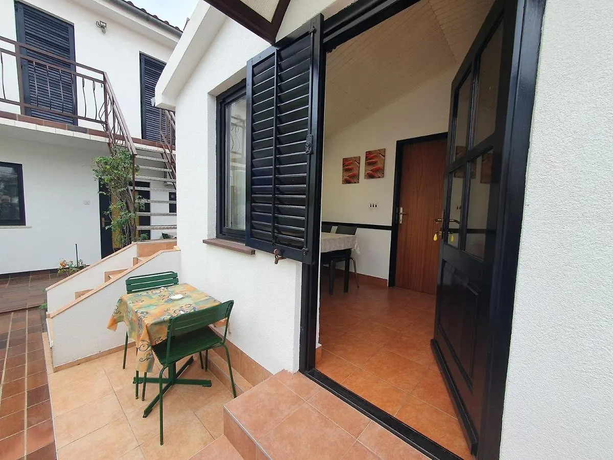 Guest house Apartments Porec Beach Area Simo