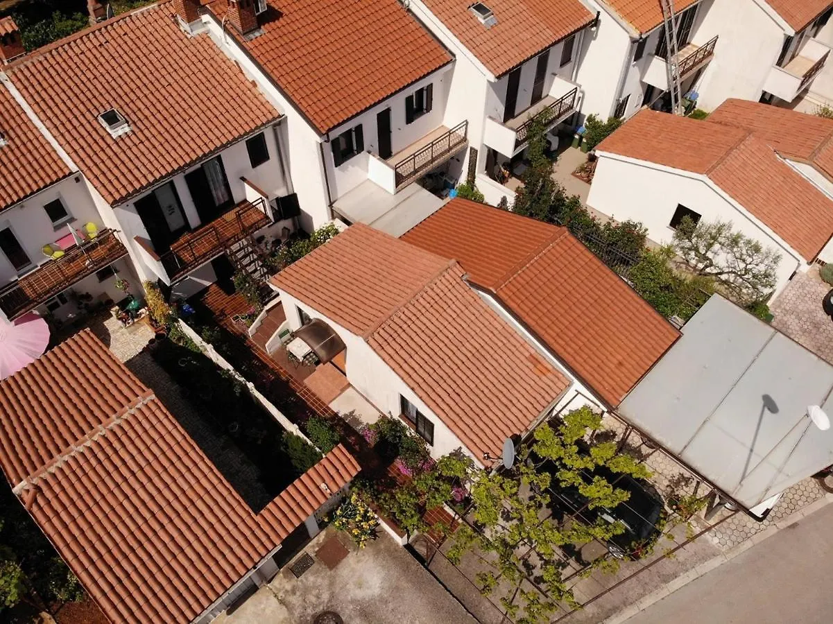 Apartments Porec Beach Area Simo Guest house