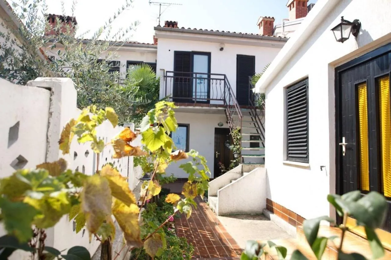 Apartments Porec Beach Area Simo 3*,